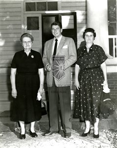 Image description is not available for 1955.098